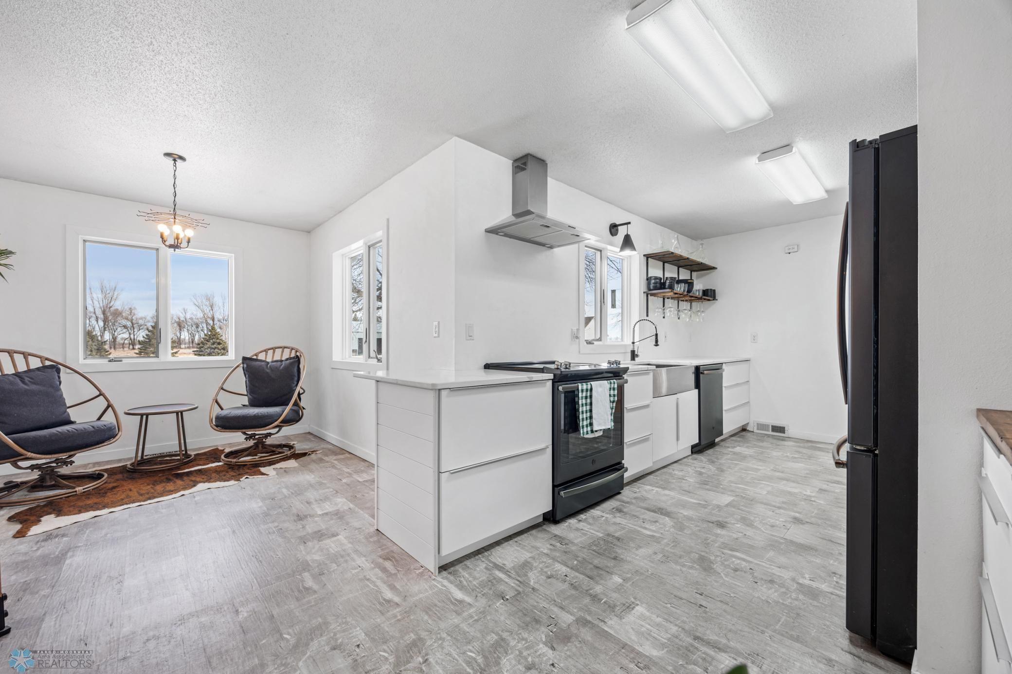 Breakfast nook & kitchen