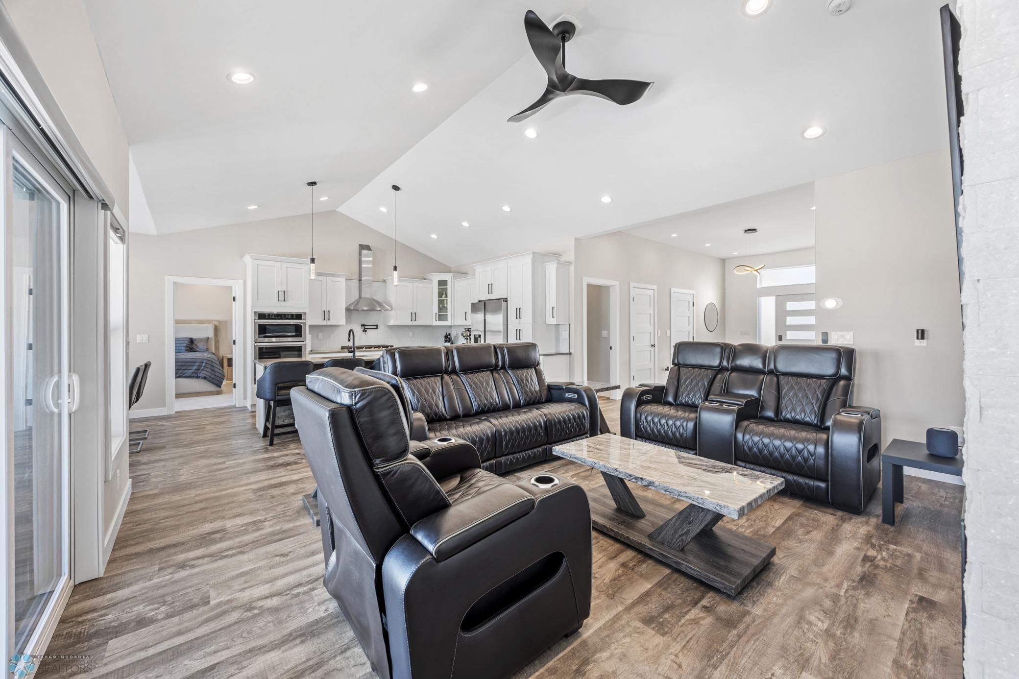 Living/Kitchen area