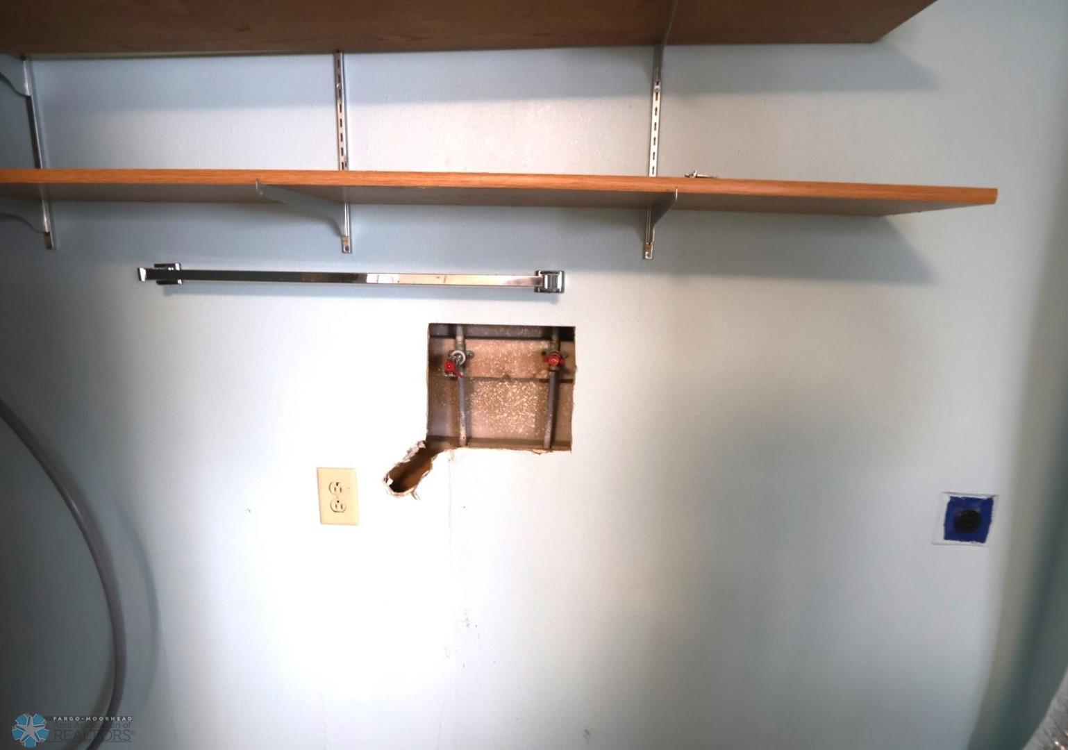 LAUNDRY AREA.JPG