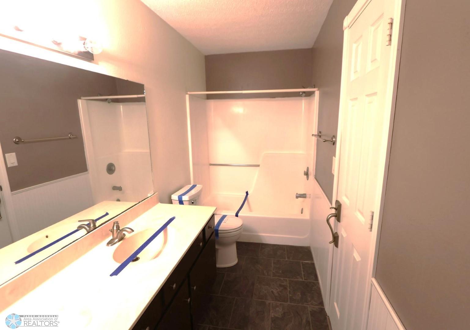 BATHROOM MAIN FLOOR.JPG