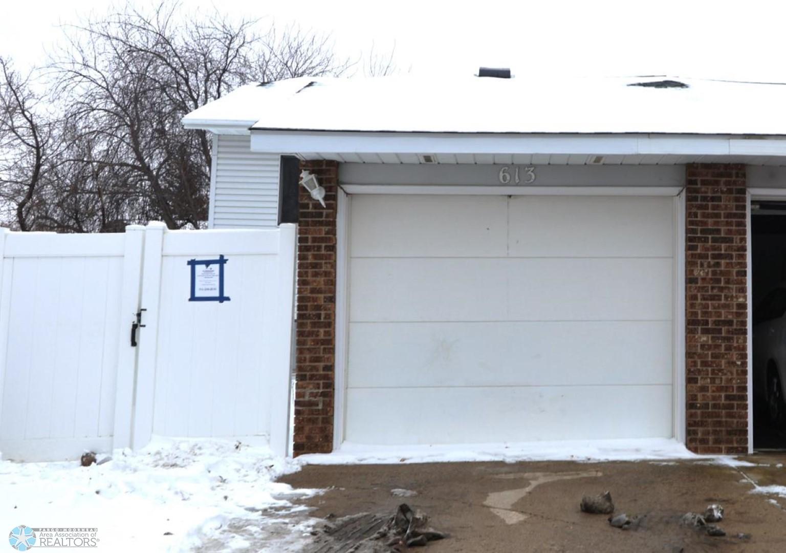GARAGE FRONT.JPG