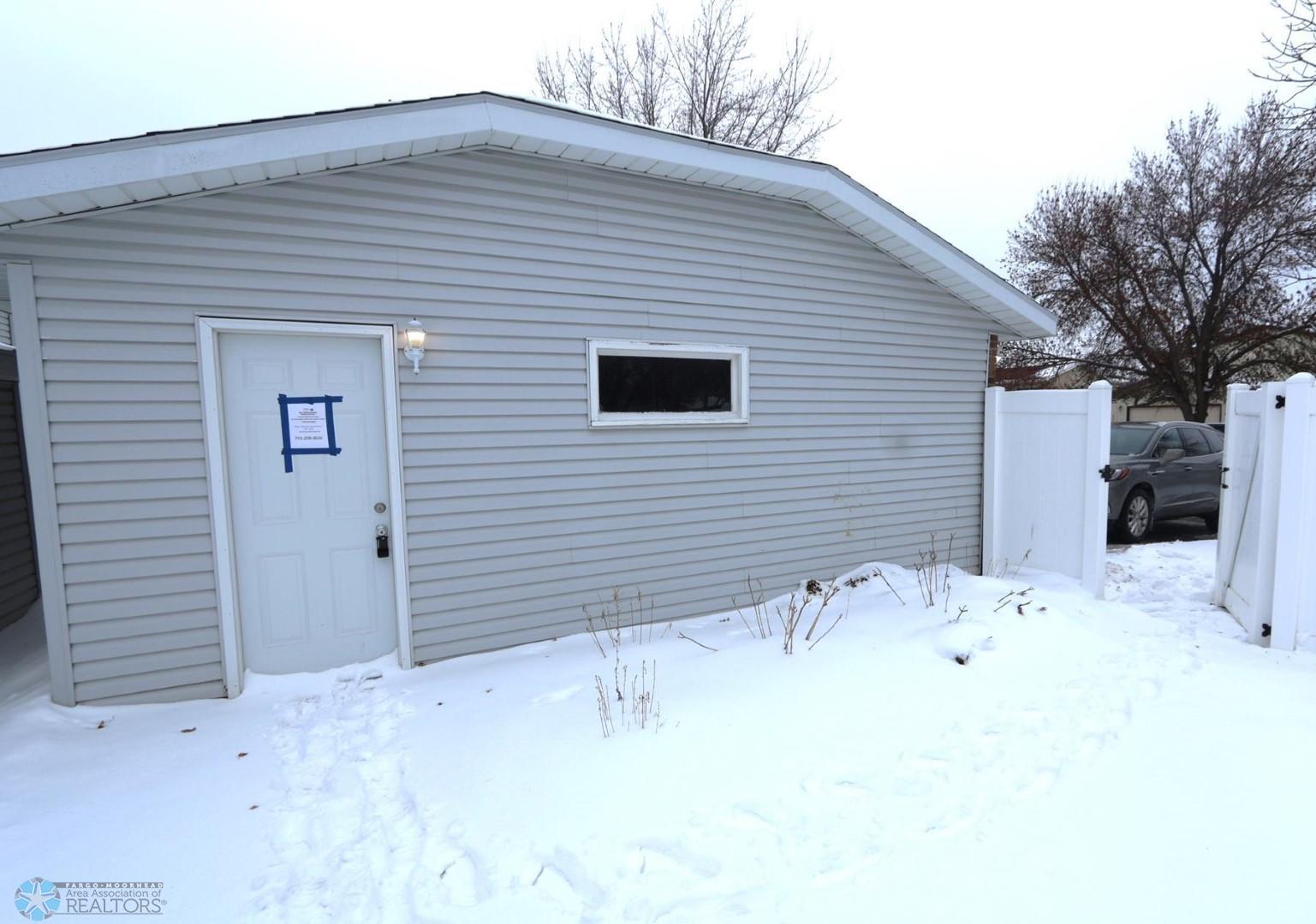 GARAGE EXTERIOR.JPG