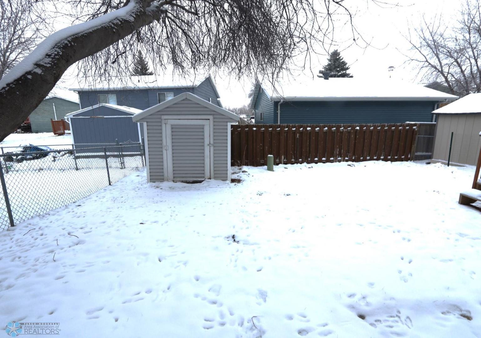 1 C REAR YARD.JPG
