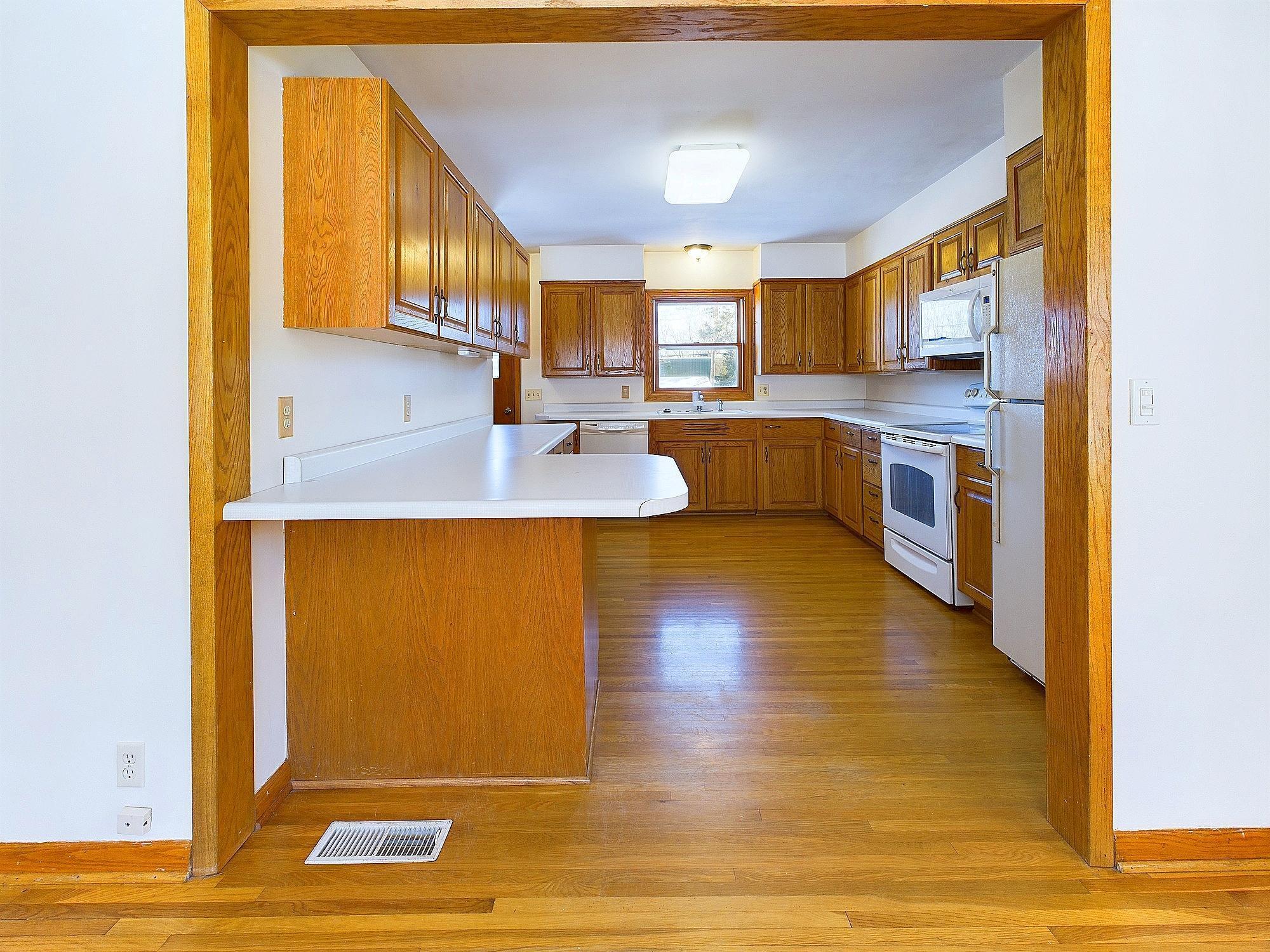 Breakfast bar for your morning coffee or tea.