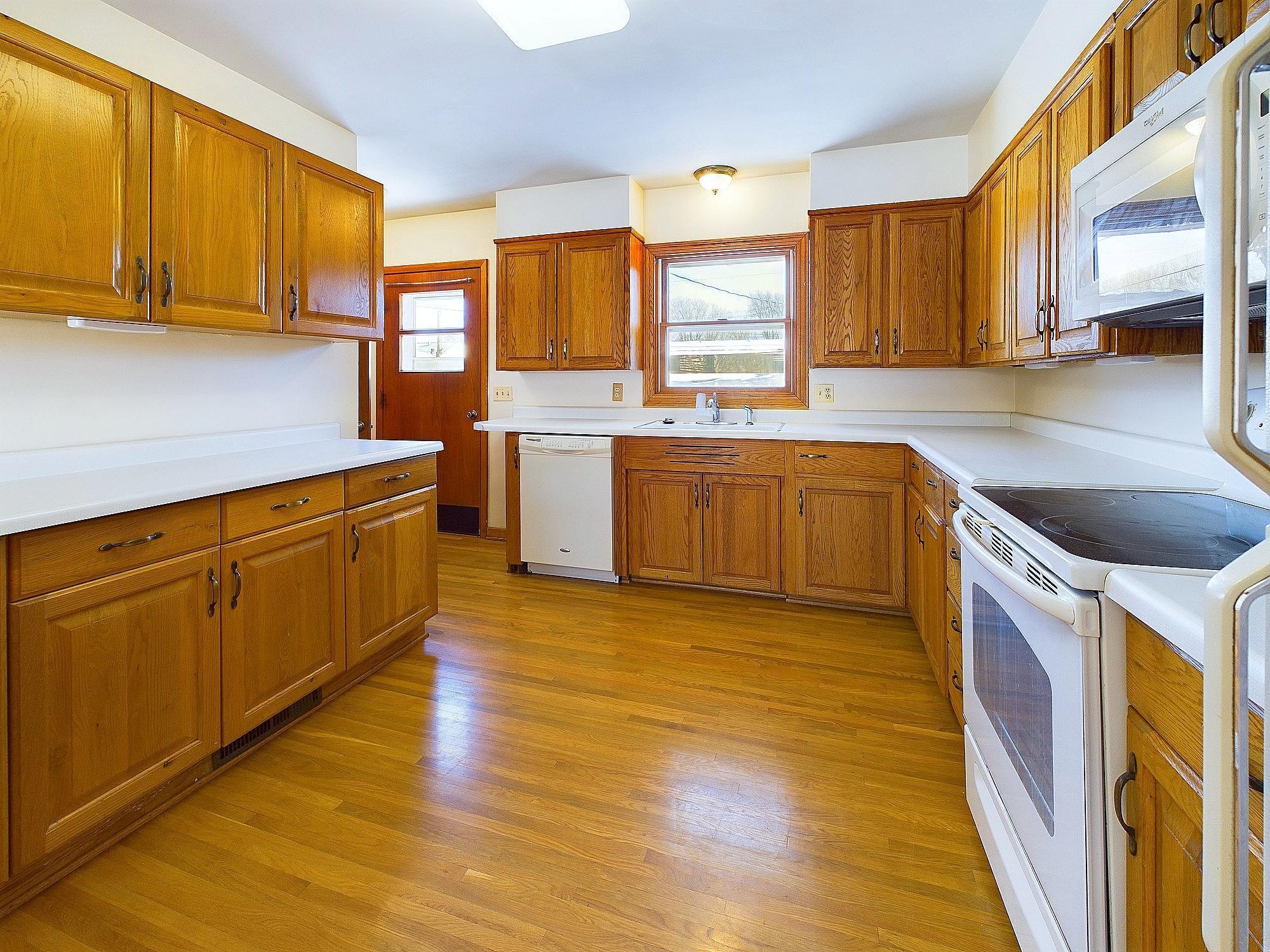 So much counter space!