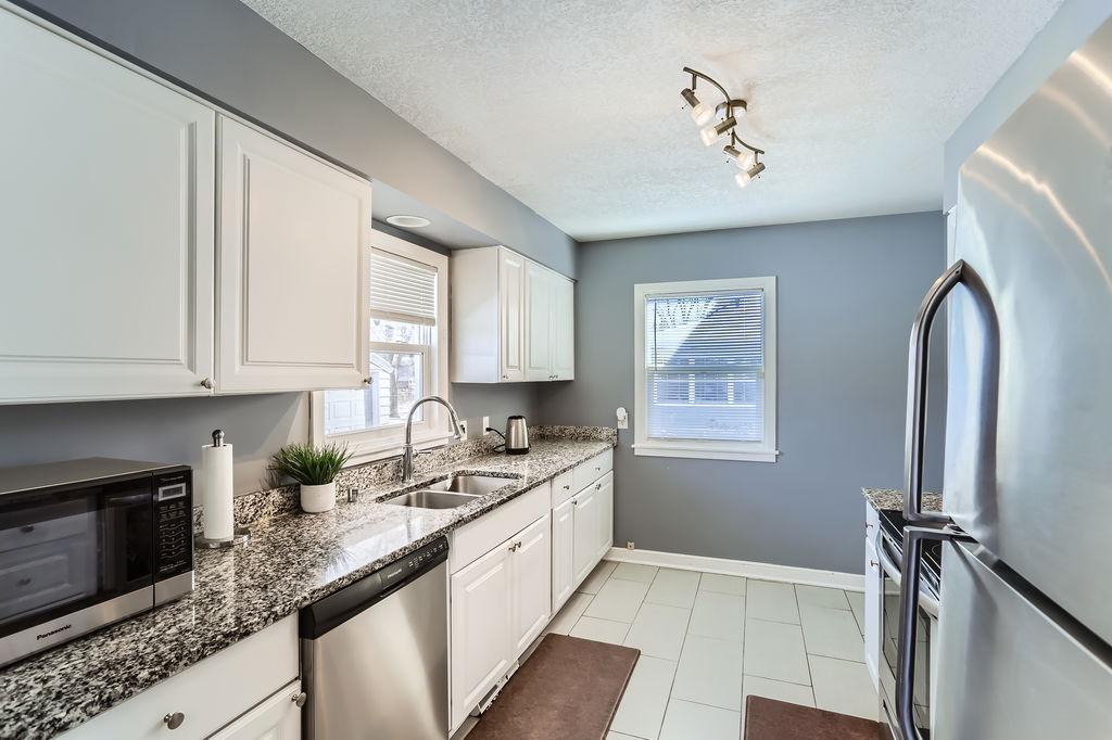 5650 Dupont Avenue N - MLS Sized - 008 - 10 Kitchen.jpg