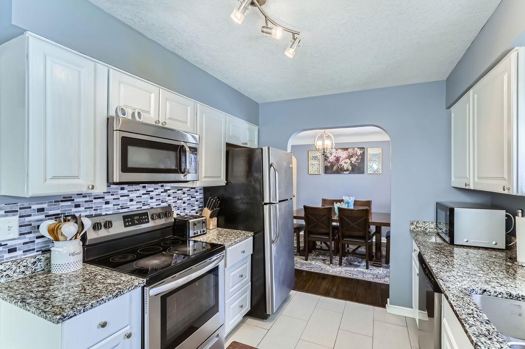 5650 Dupont Avenue N - MLS Sized - 011 - 13 Kitchen.jpg