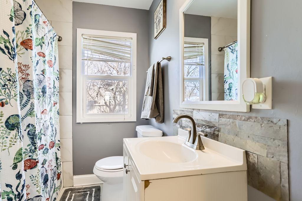 5650 Dupont Avenue N - MLS Sized - 014 - 17 Primary Bathroom.jpg