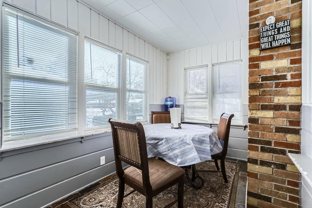 5650 Dupont Avenue N - MLS Sized - 025 - 31 Sunroom.jpg