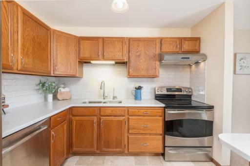 New tile backsplash, quartz countertops & more.