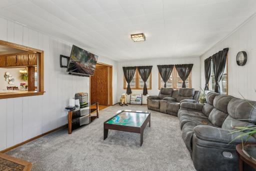 425 Roeller Avenue, West Saint Paul, MN 55118