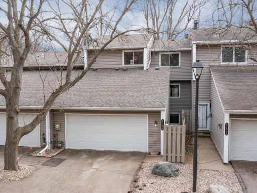 9104 Neill Lake Road, Eden Prairie, MN 55347