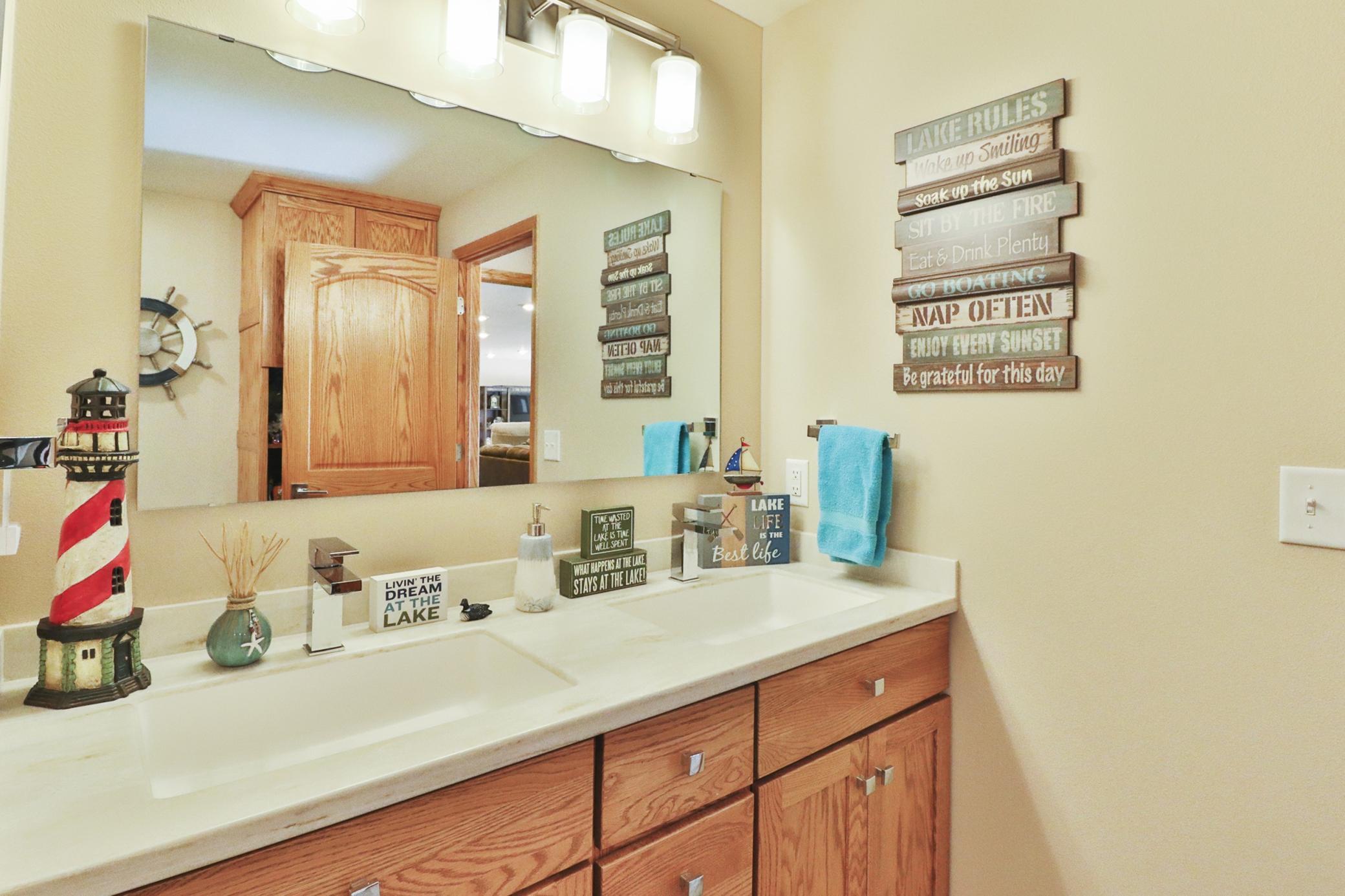 Basement Full Bathroom1_2 Dual Sinks.JPG
