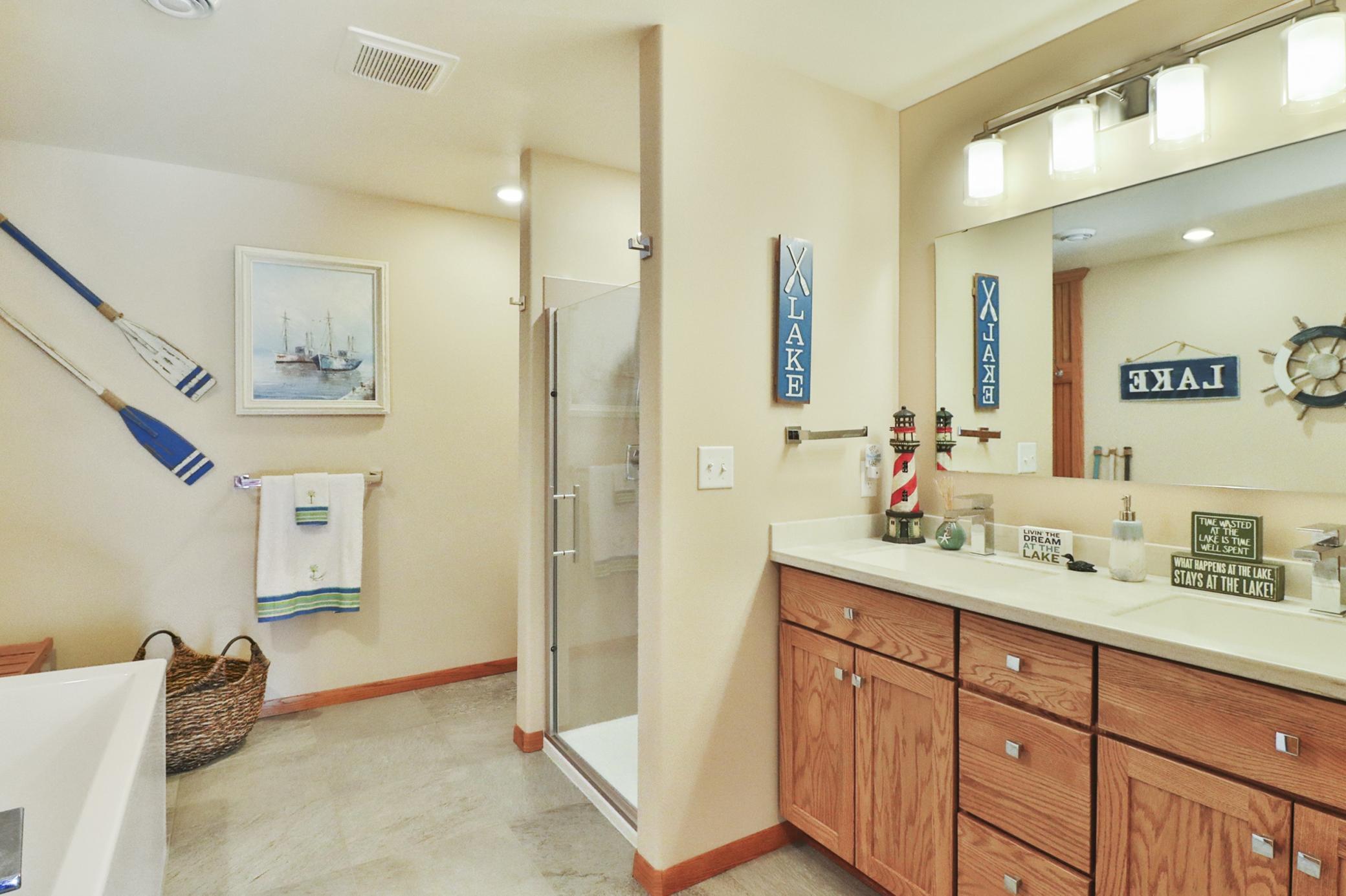 Basement Bathroom1_1.JPG