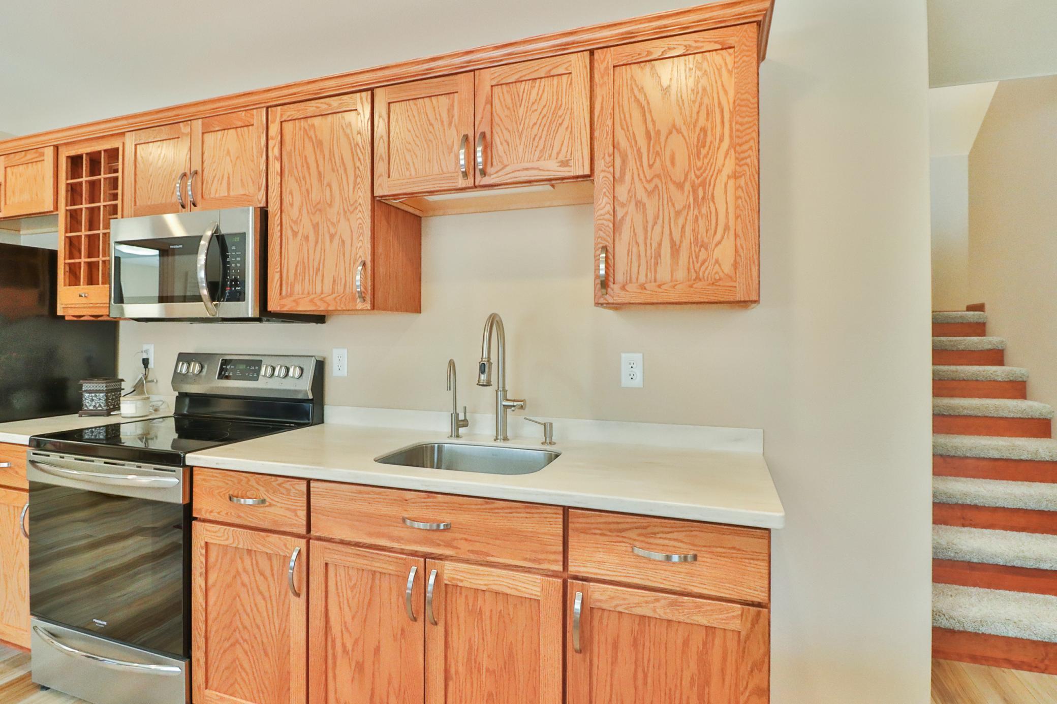 Basement Kitchen1_5.JPG