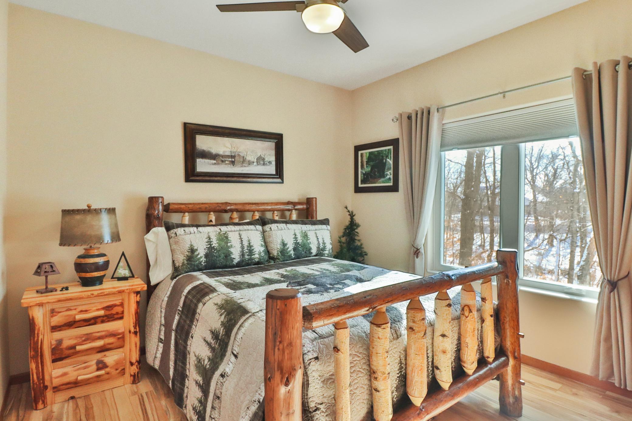 Bedroom1_1.JPG