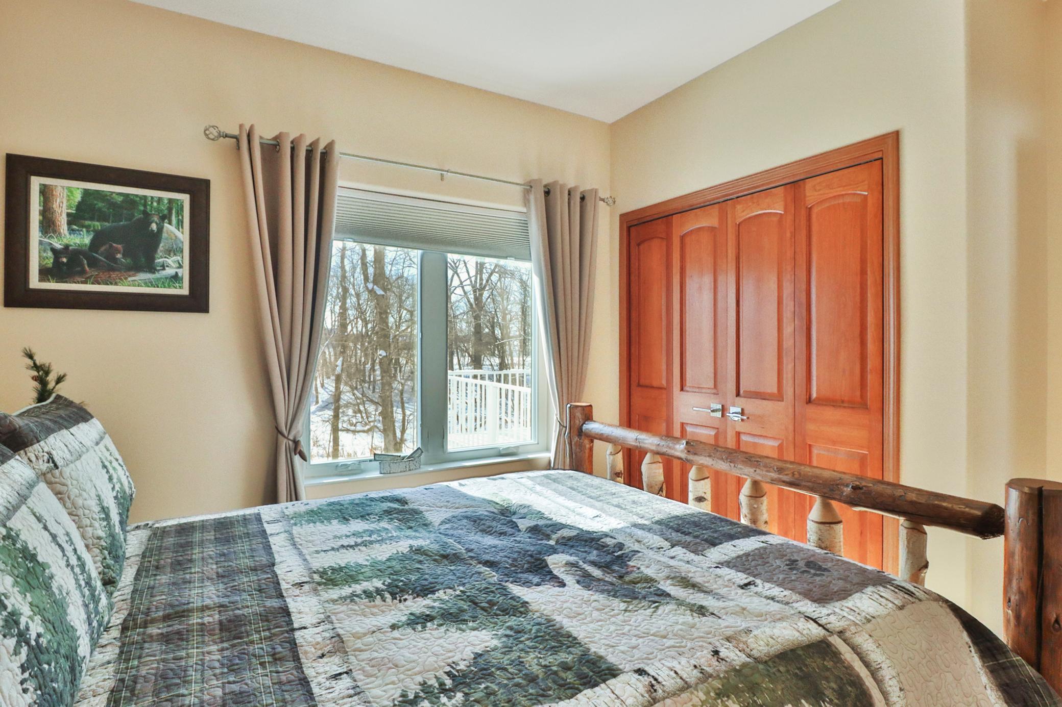 Bedroom1_2.JPG