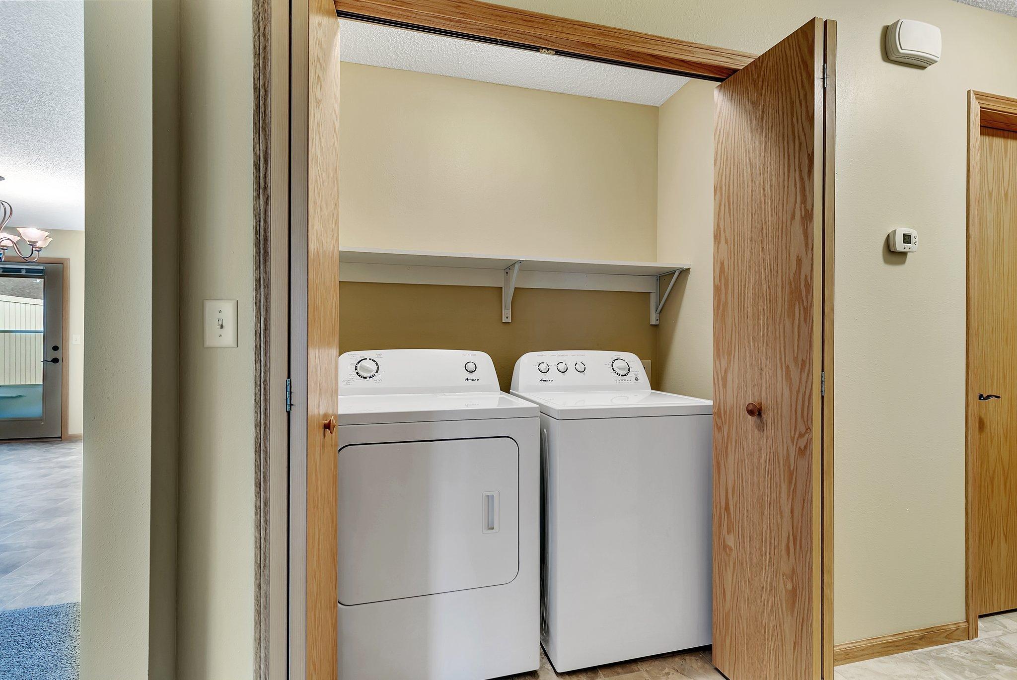 Laundry closet w/shelving