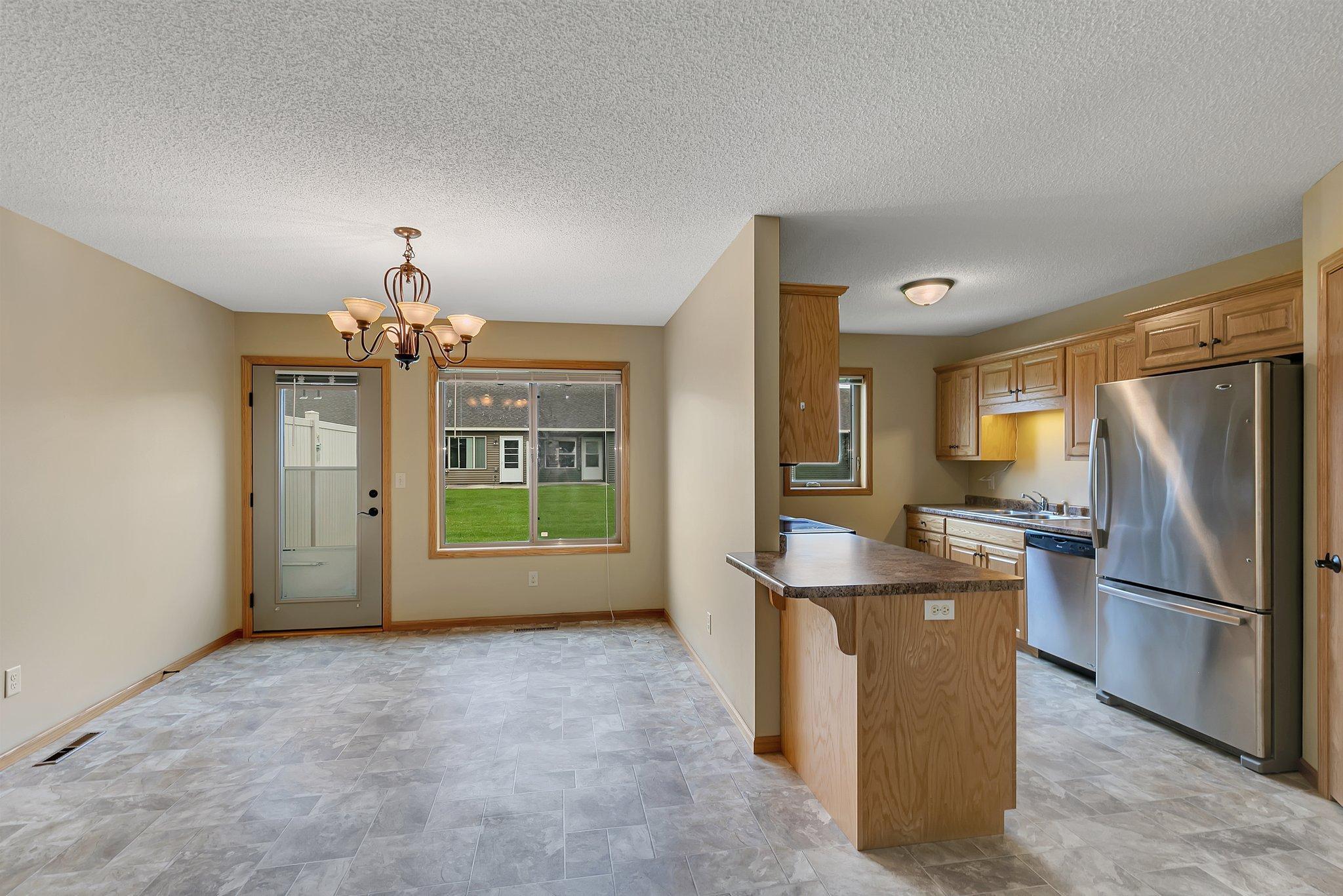 dining room w/ door to the patio