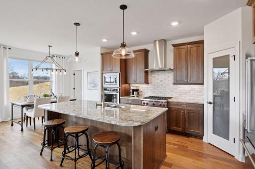 7510 Fawn Hill Road, Chanhassen, MN 55317