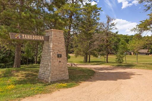 7510 Fawn Hill Road, Chanhassen, MN 55317