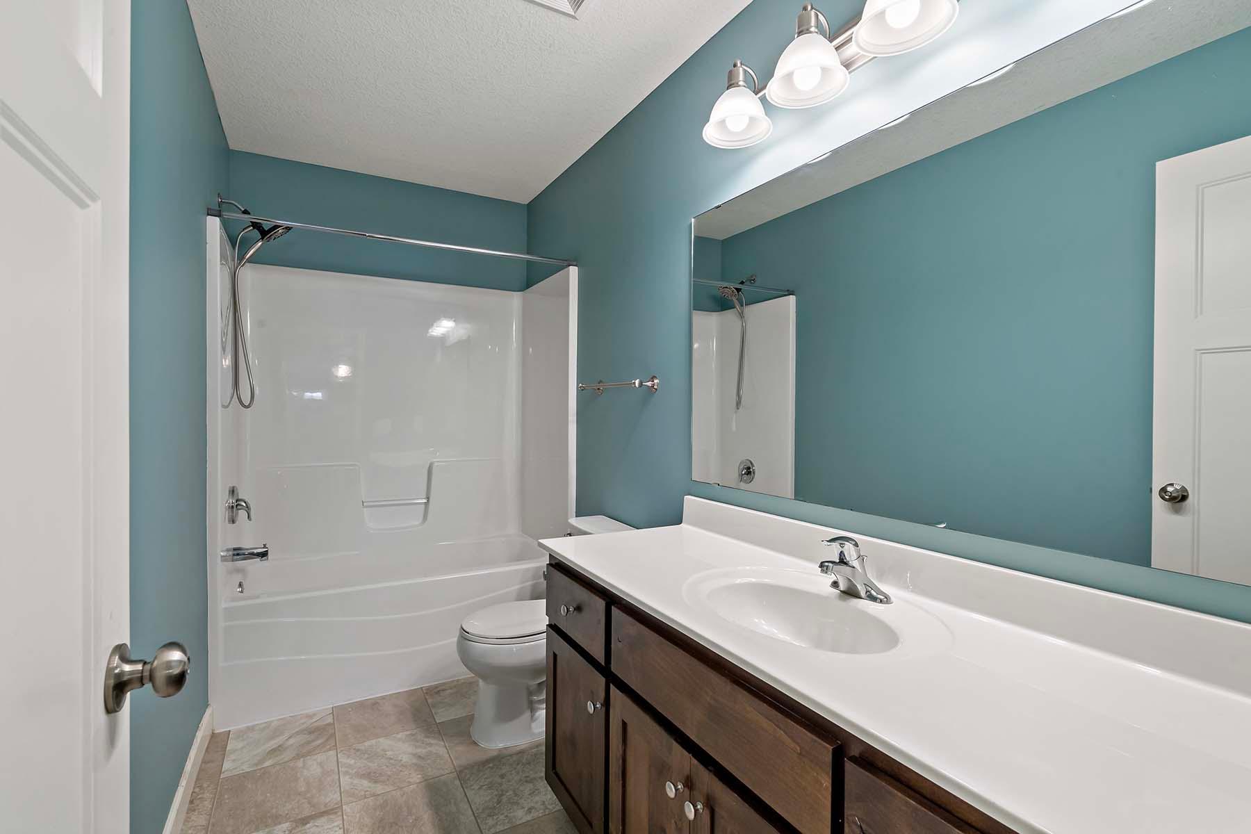 Upstairs full bathroom