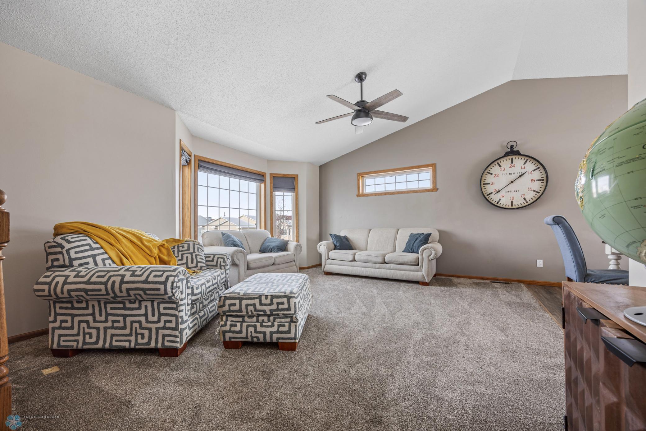 Living Room w/newer carpet