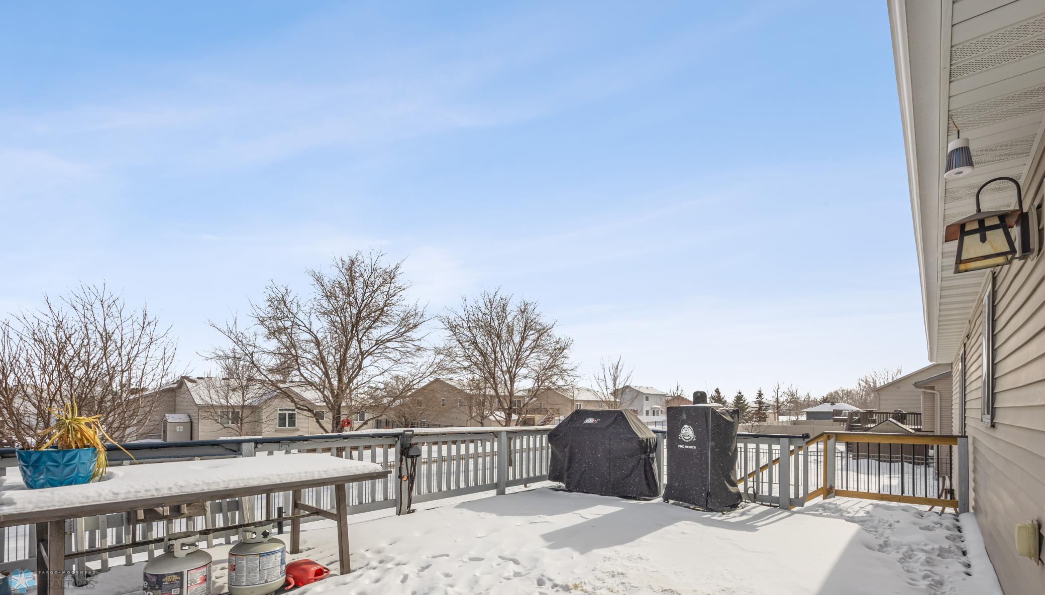 Deck_with room to entertain.jpg