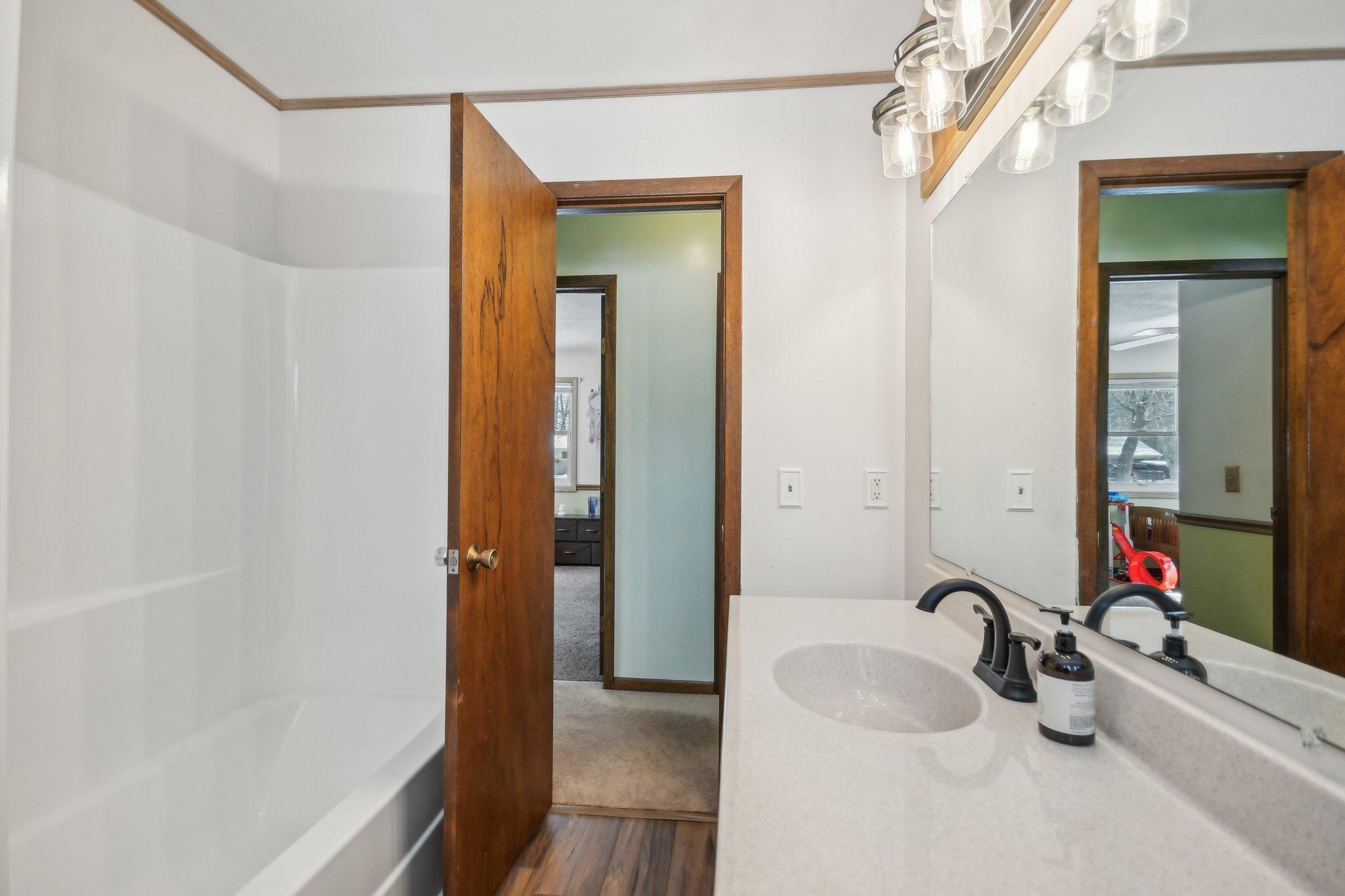 24-web-or-mls-Timber Ln-024.jpg