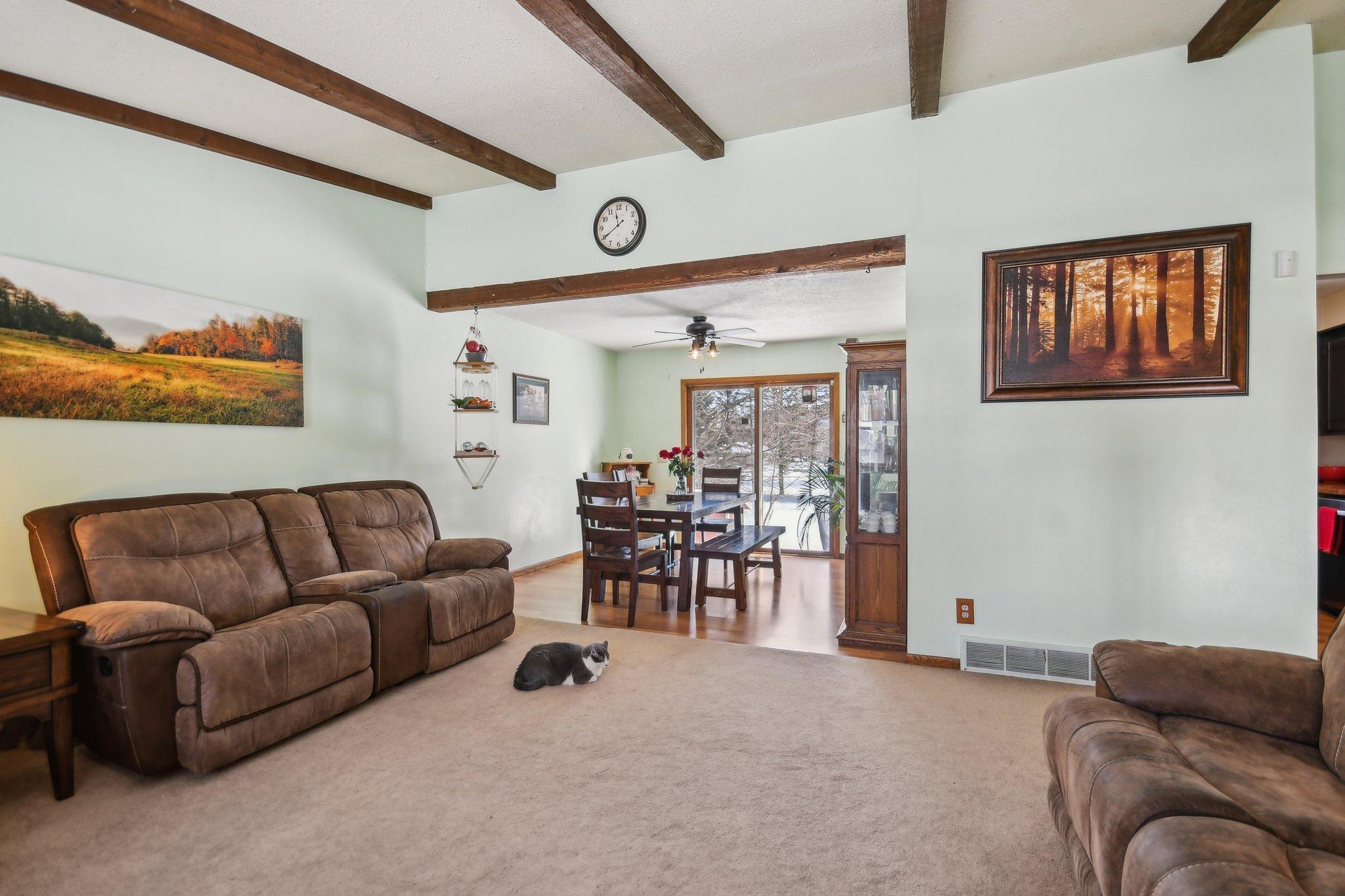 11-web-or-mls-Timber Ln-011.jpg