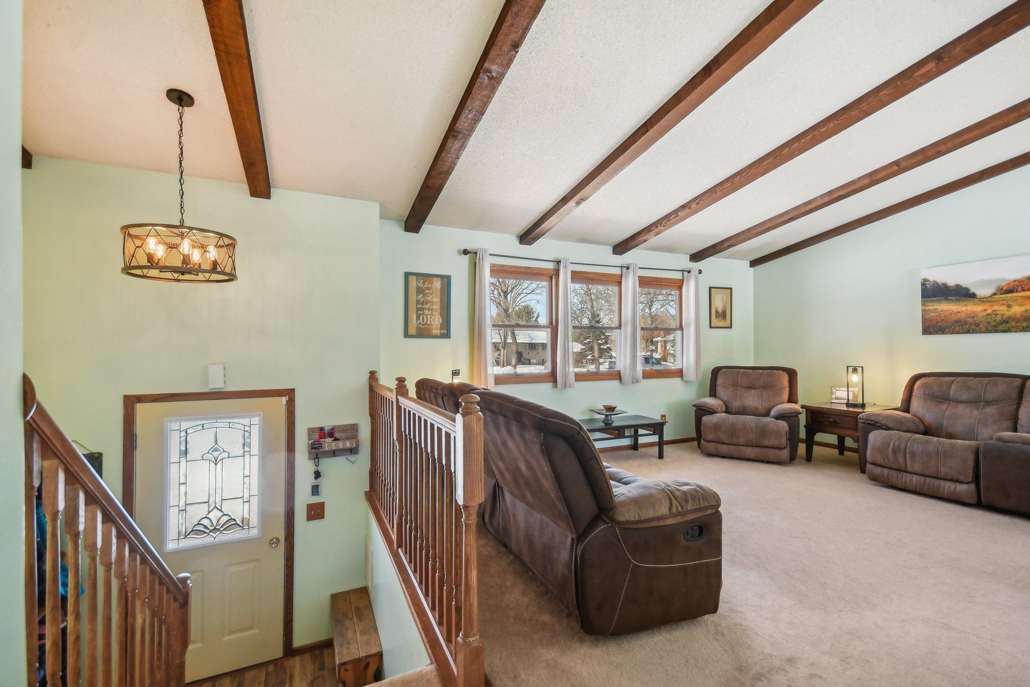 9-web-or-mls-Timber Ln-009.jpg