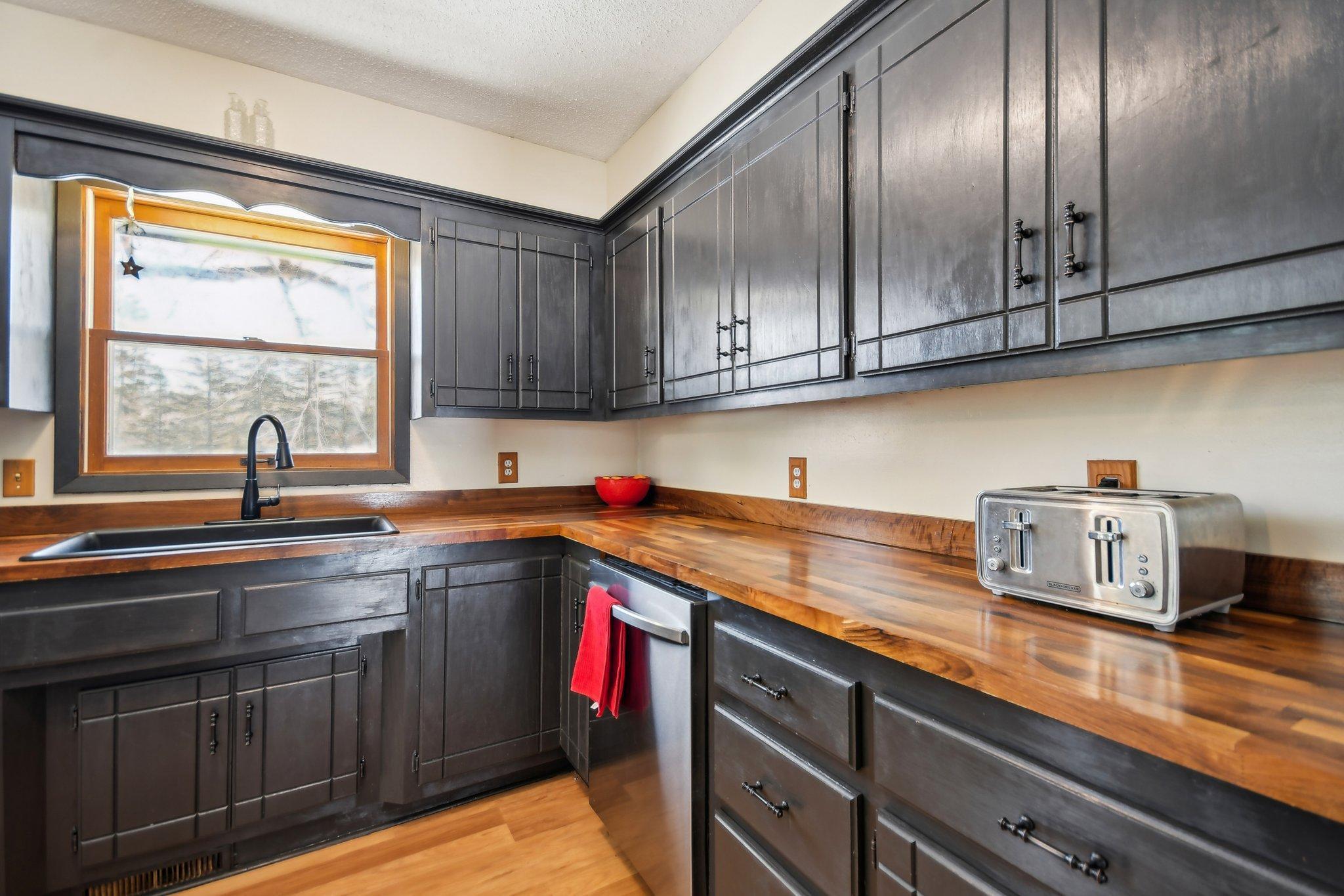 19-web-or-mls-Timber Ln-019.jpg