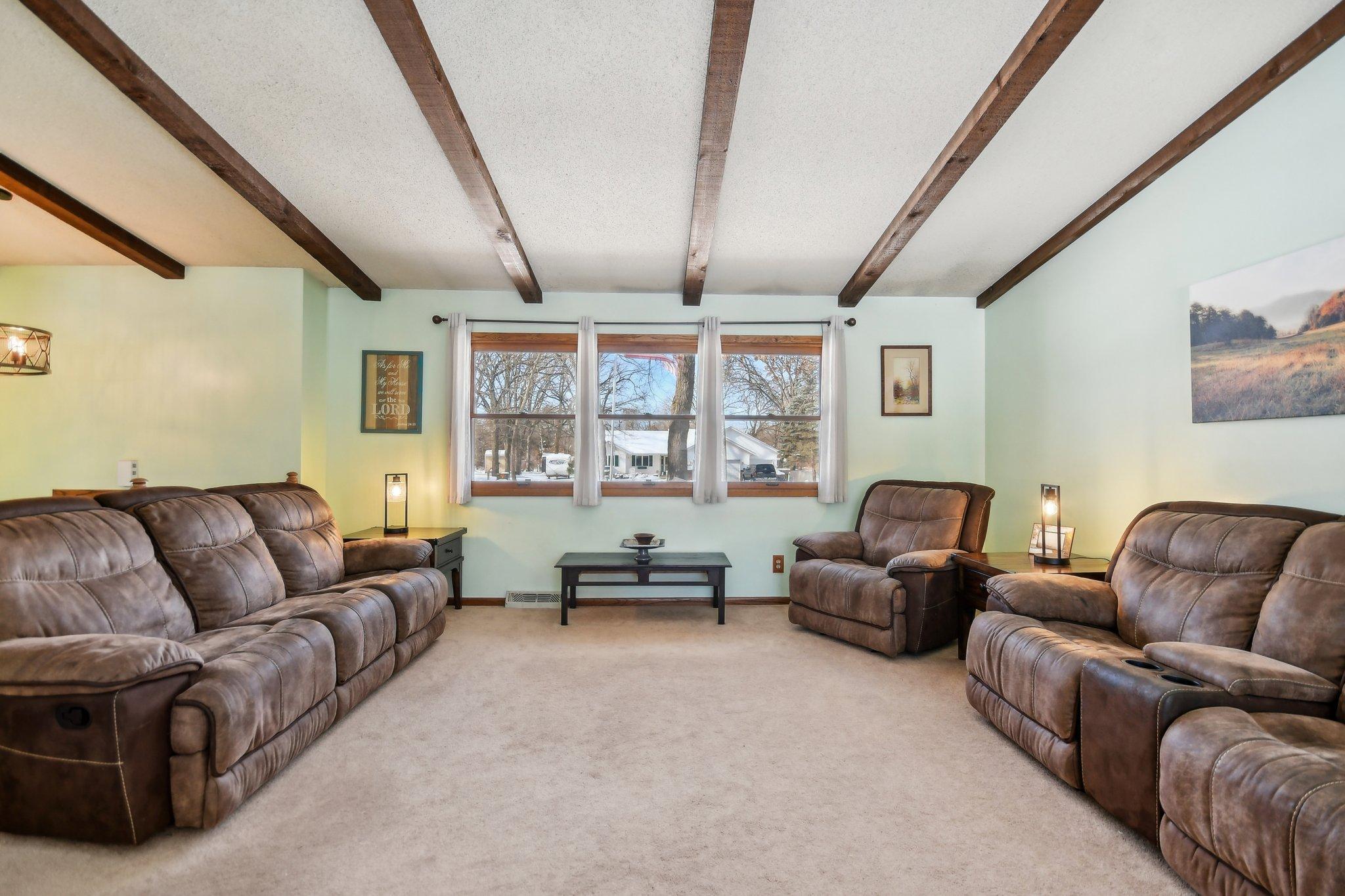 10-web-or-mls-Timber Ln-010.jpg