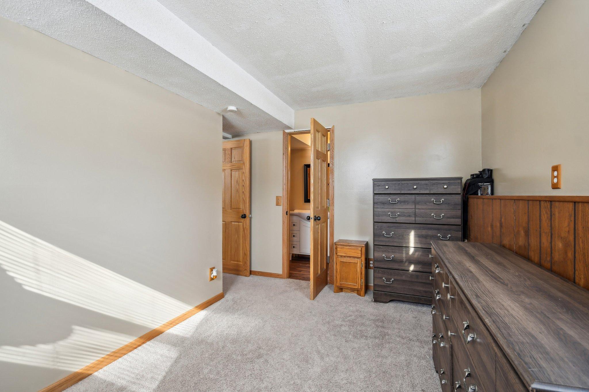 39-web-or-mls-Timber Ln-039.jpg