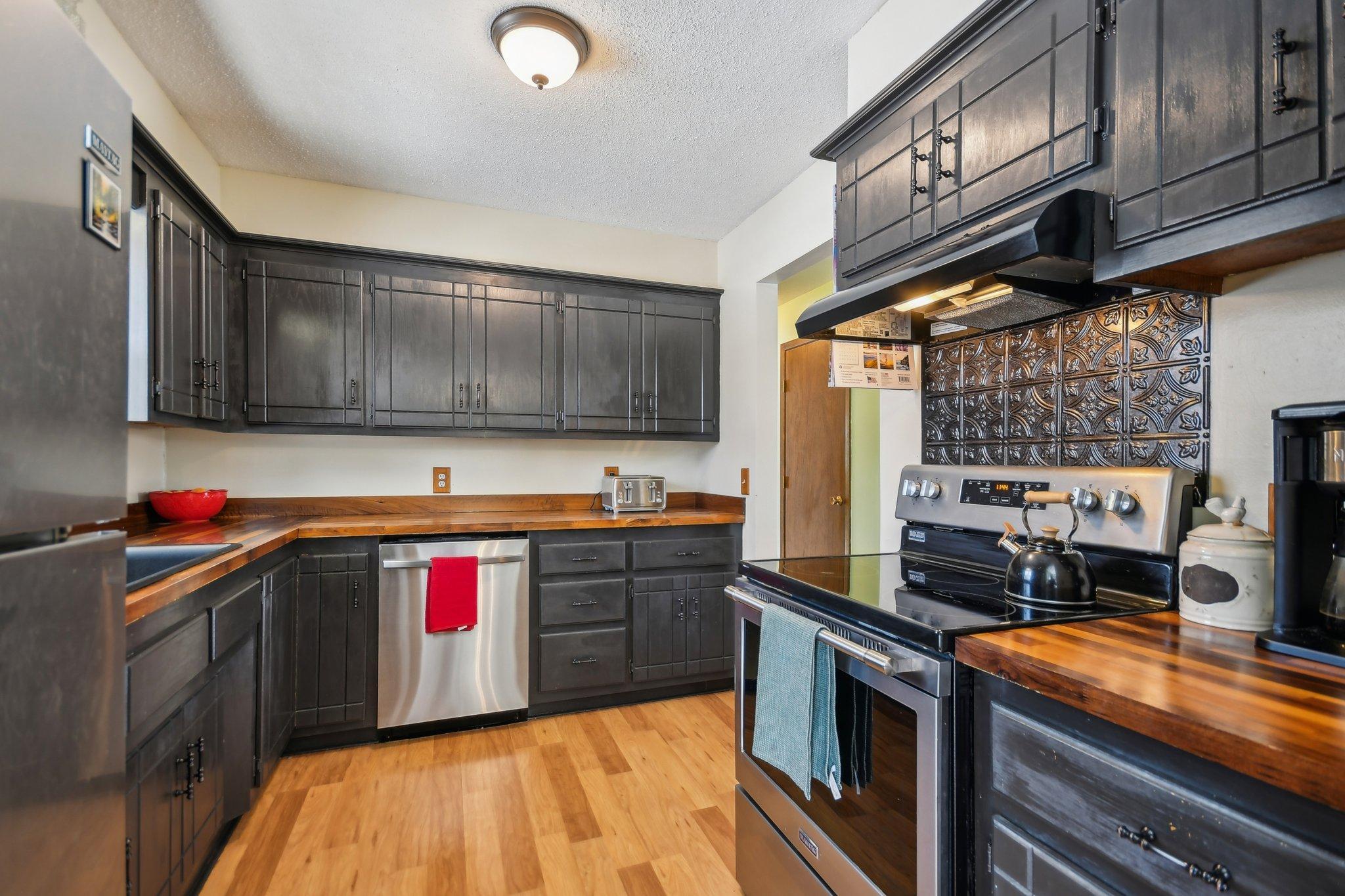 17-web-or-mls-Timber Ln-017.jpg