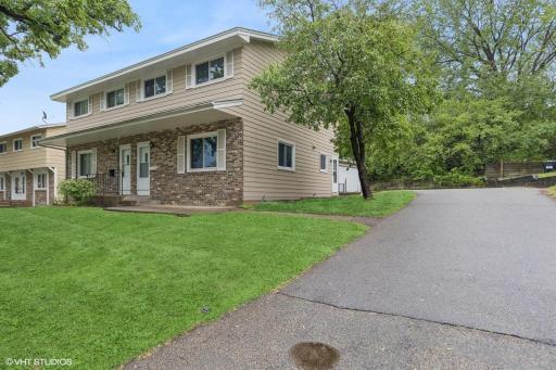 510 Shadyside Circle, Hopkins, MN 55343