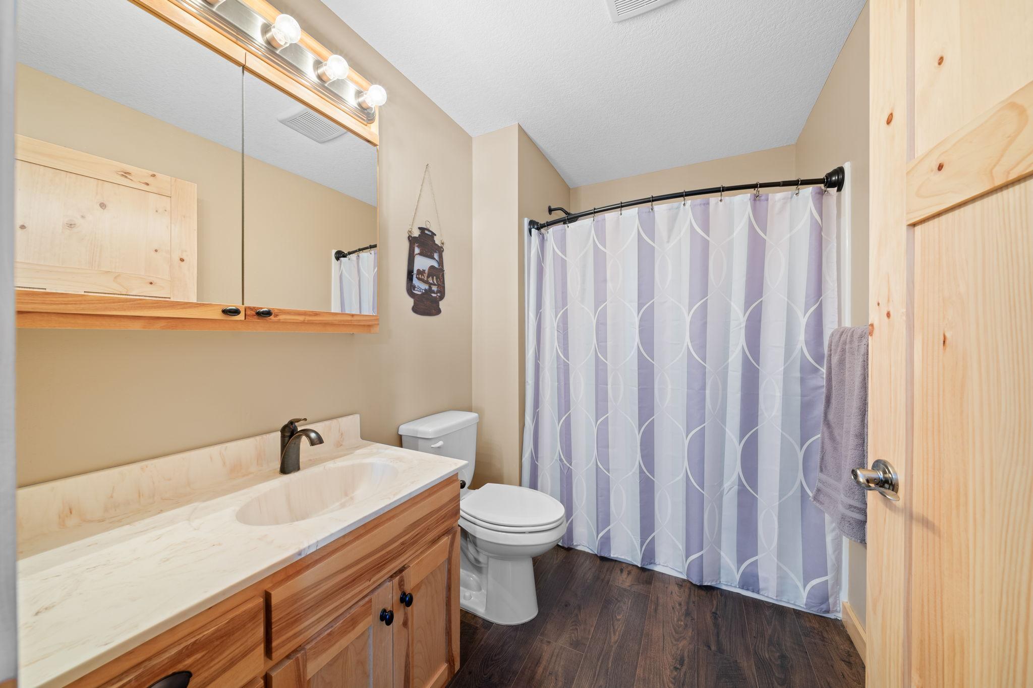 Primary bedroom en suite