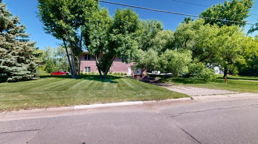 768 N Creek Drive, Willmar, MN 56201