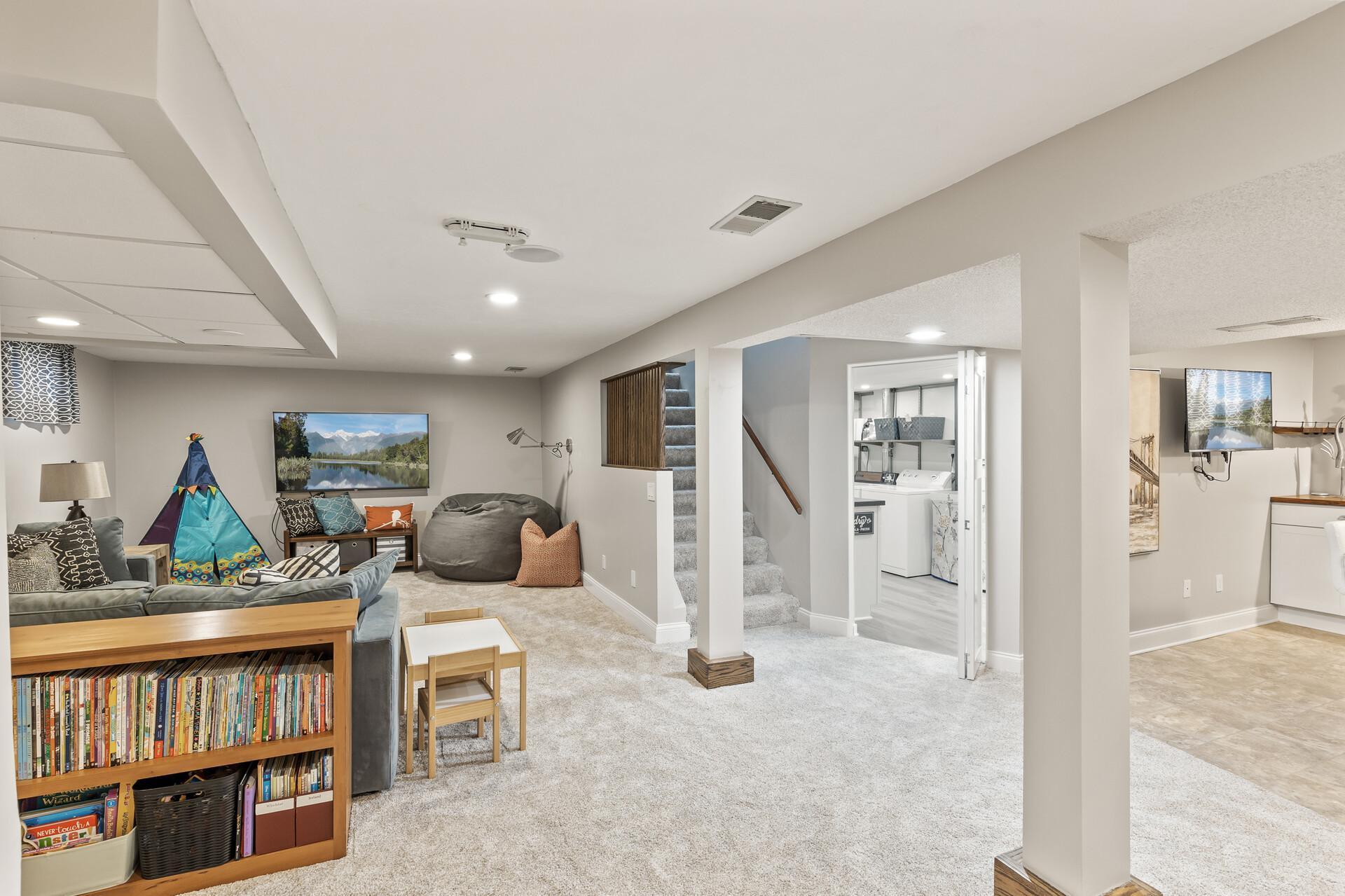 42_1616_70th42 (1)_mls.jpg