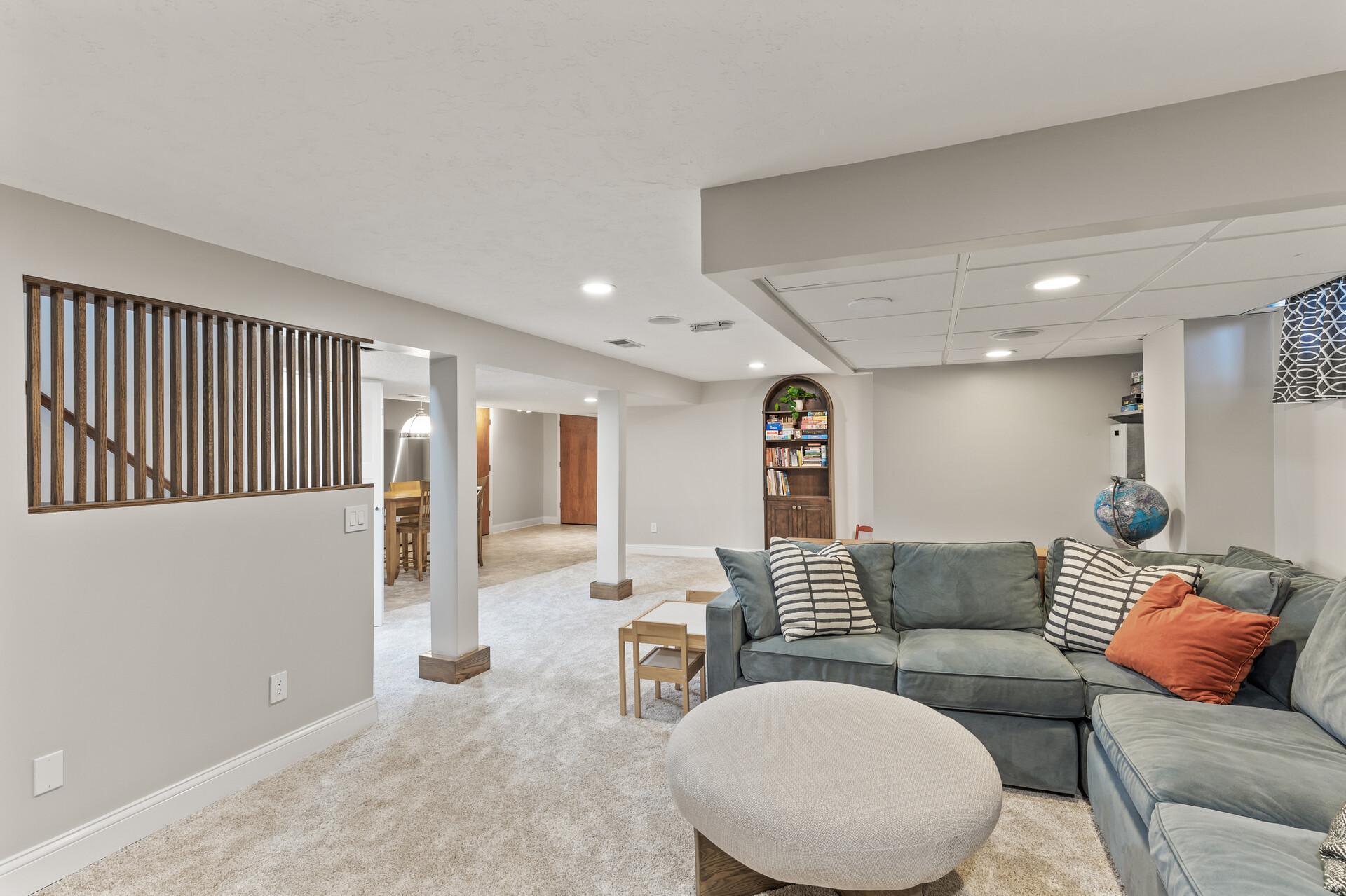 44_1616_70th44 (1)_mls.jpg