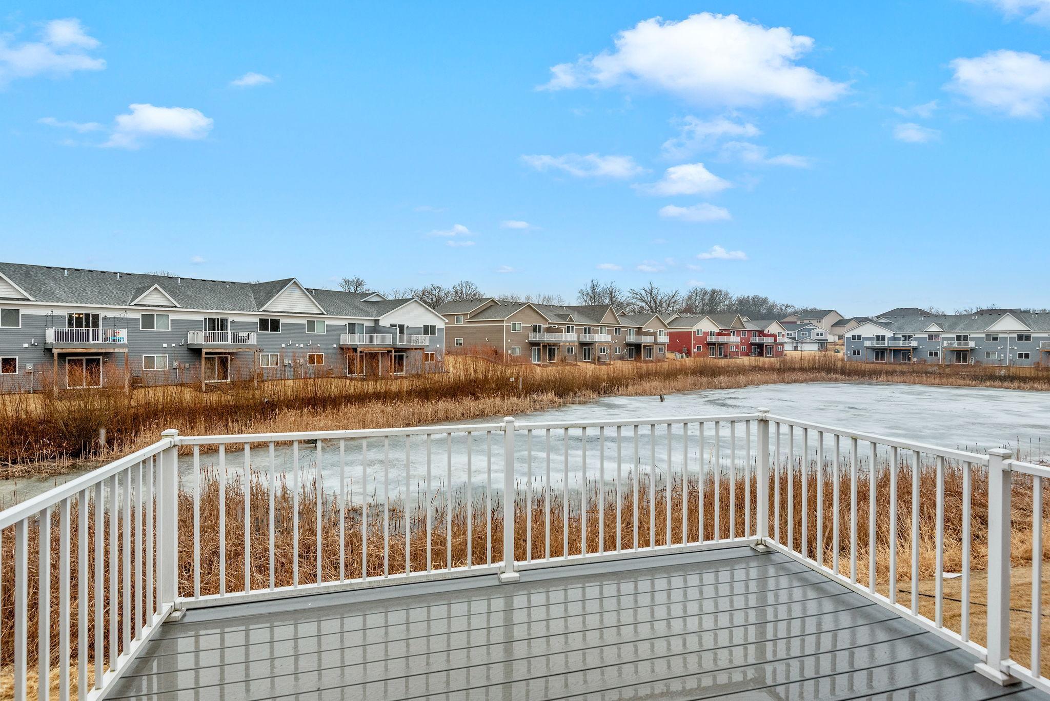 Enjoy your morning coffee watching the sunrise on your east facing deck - In the evening, enjoy your favorite beverage on your deck in the evening shade!