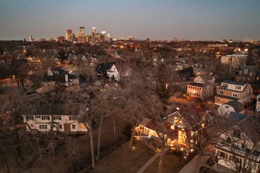 Convenient location to downtown Minneapolis, restaurants, shops, and more.