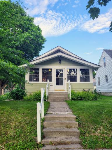 1260 Saint Albans Street N, Saint Paul, MN 55117