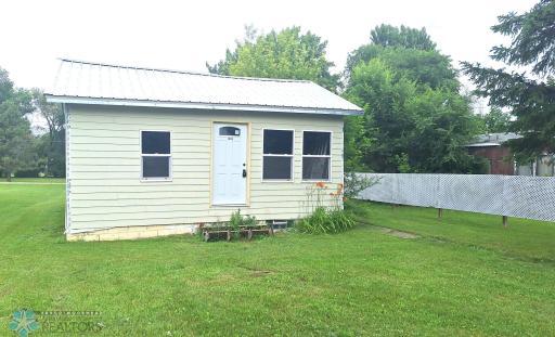 1203 Mountain Avenue, Walhalla, ND 58282