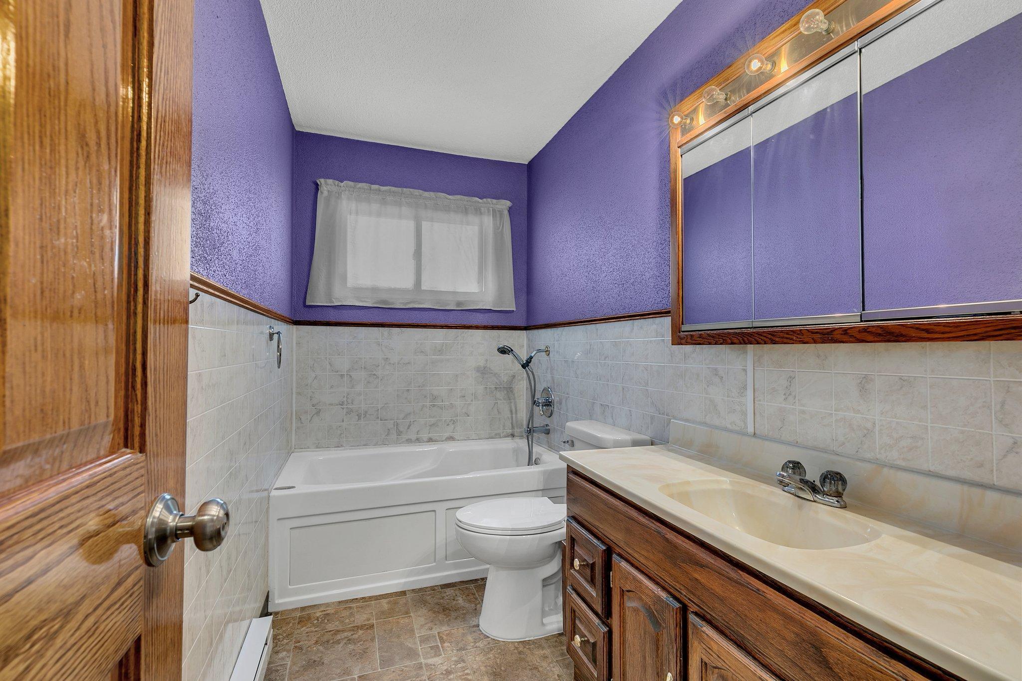 Main floor bath with jetted tub.