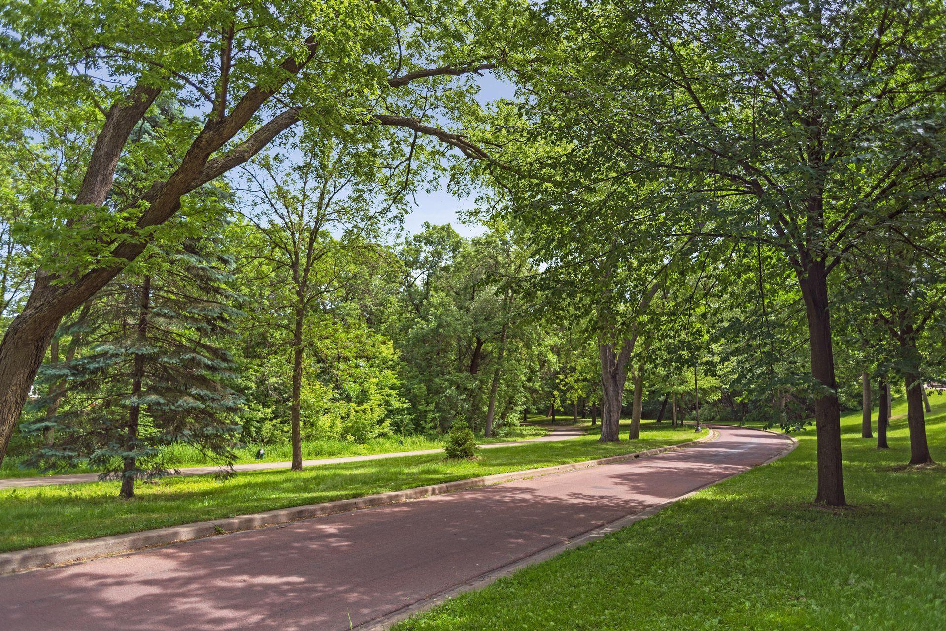 Trails along the Minnehaha Creek
