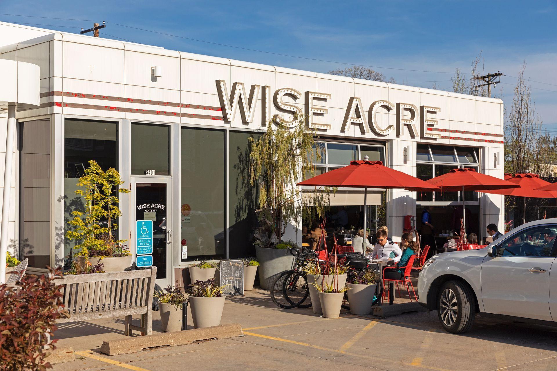 Just blocks from so many great restaurants and coffee shops!