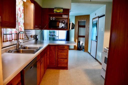919 Labree Avenue N, Thief River Falls, MN 56701