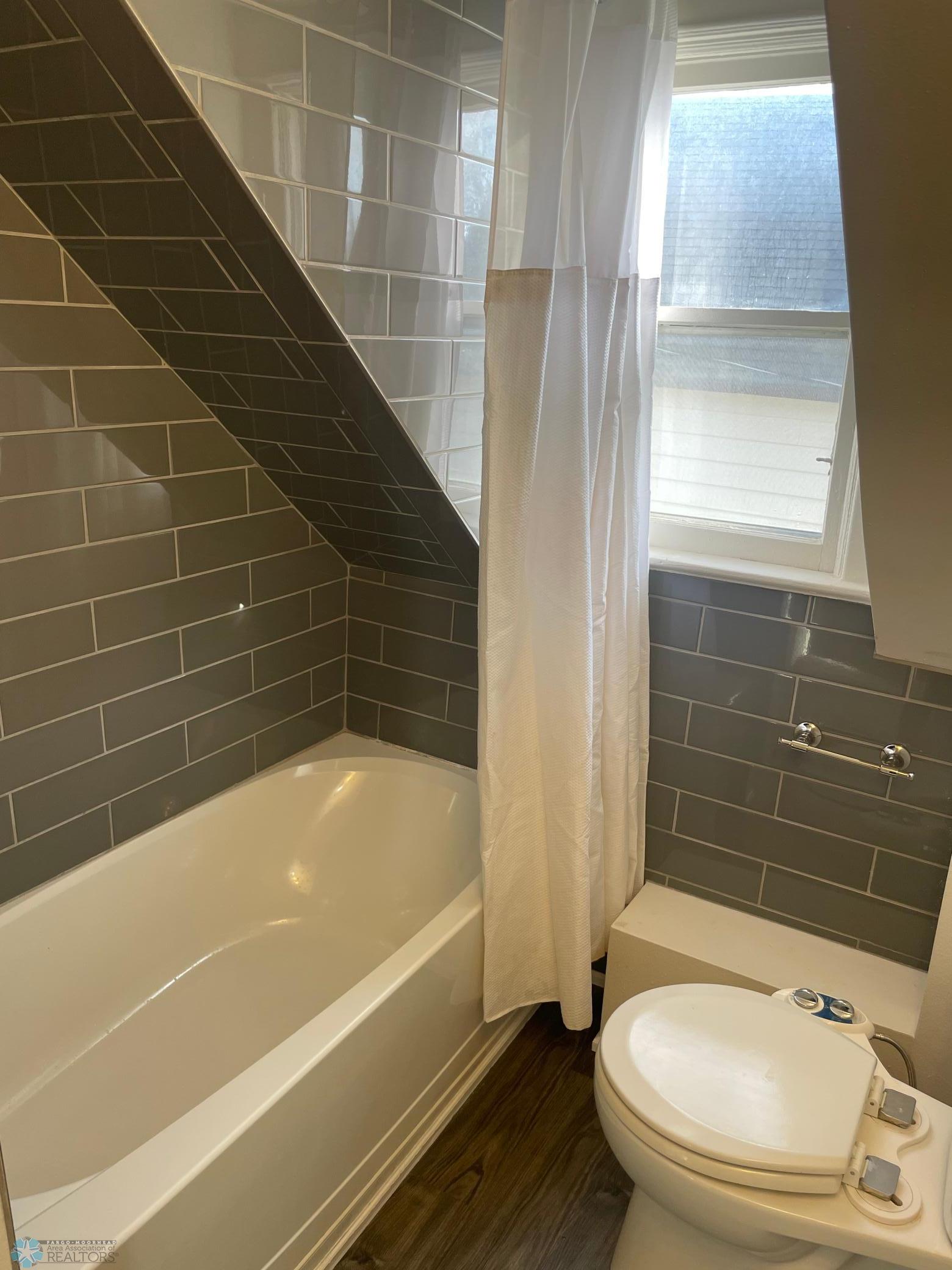 Full Bath Ceramic Tile