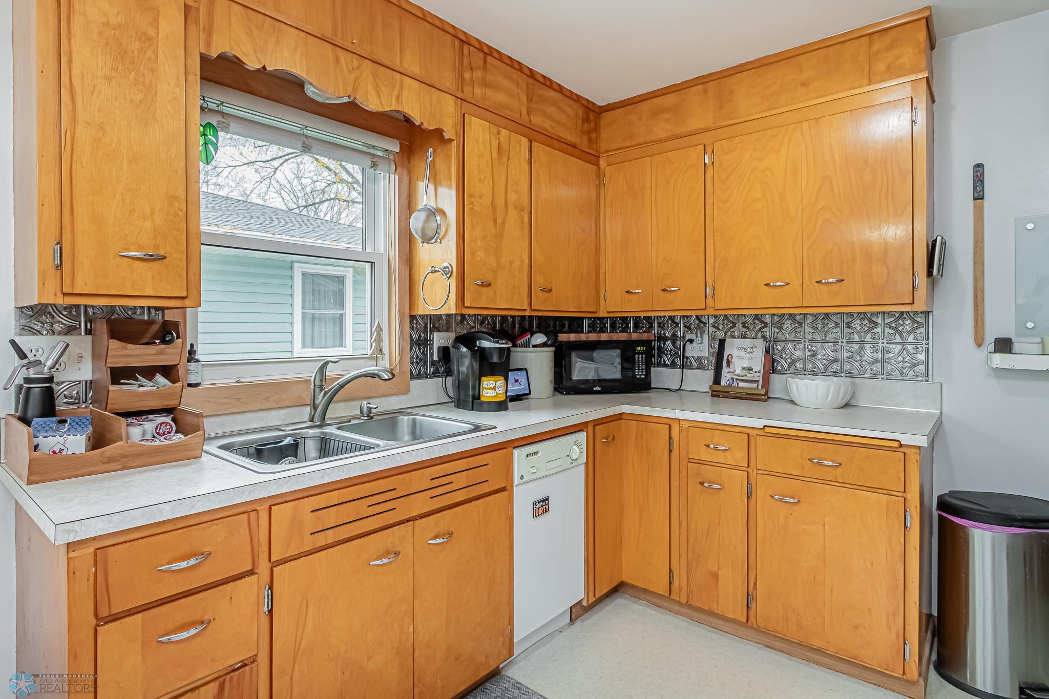 1304 17th Ave S, Moorhead, MN 56560-14.jpg